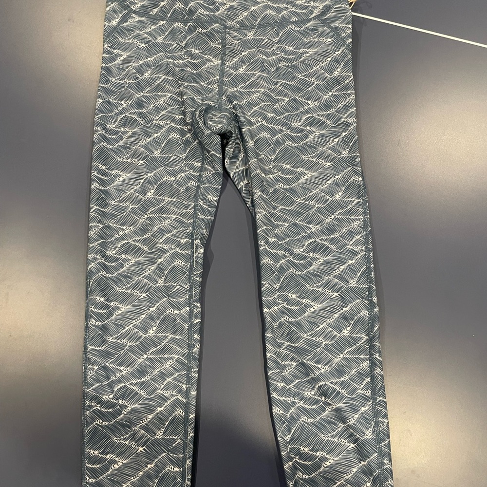 Vuori Wave Pattern Gray Leggings